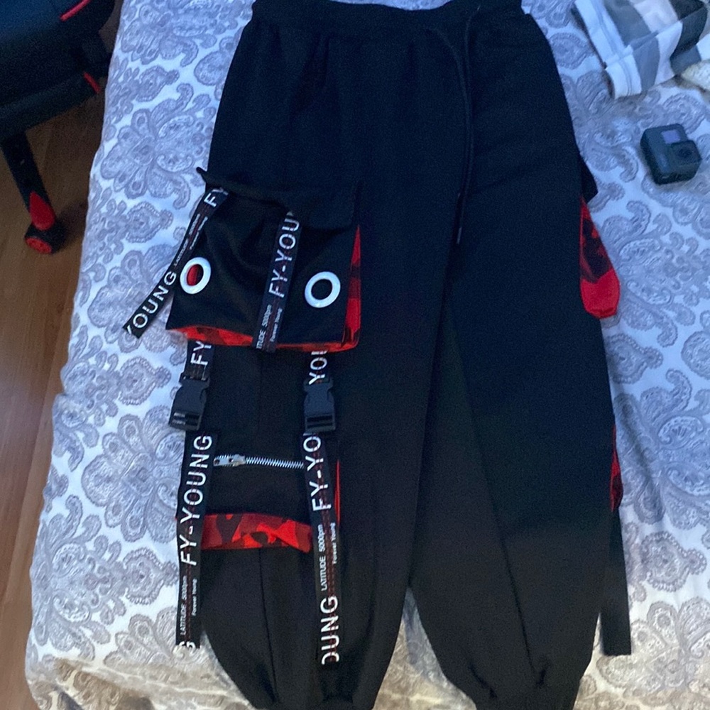 Cargo pants black/red forever young